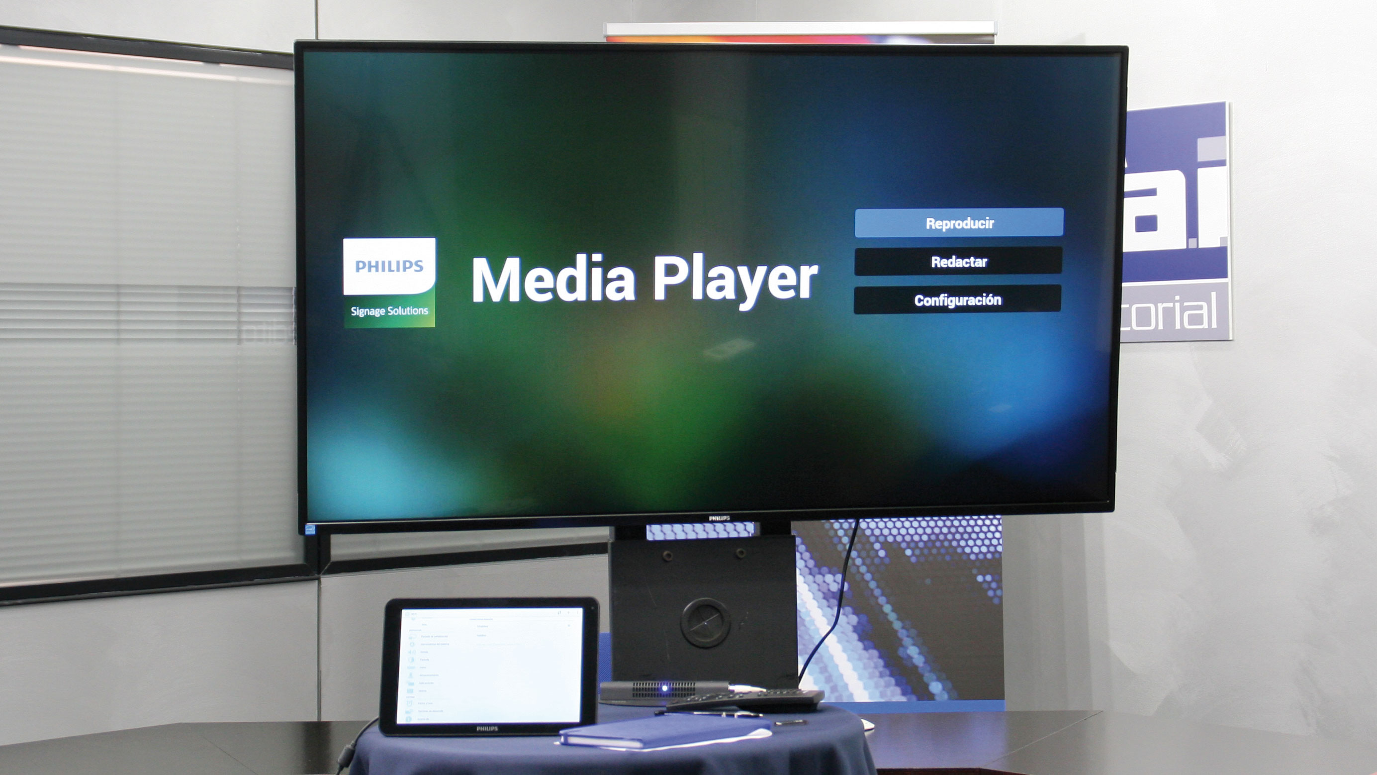 La comunicación interna en la empresa mejora con las pantallas de Philips