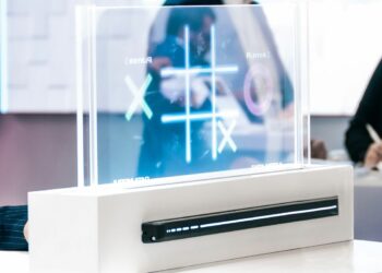 Data Modul - TPVnews - monitores TFT Transparentes - Tai Editorial España