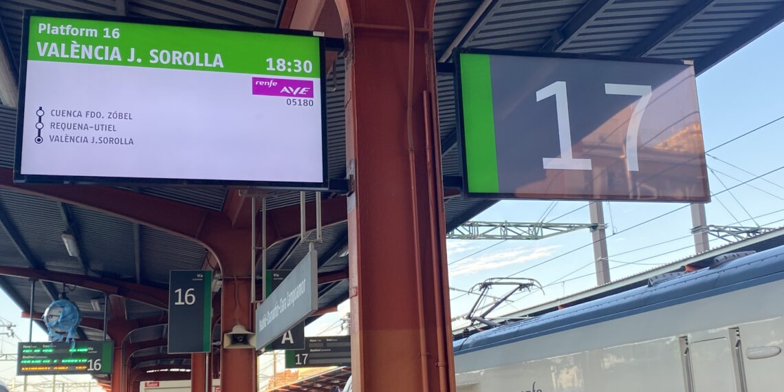 La innovación llega a ADIF de la mano de Samsung y las pantallas OH55