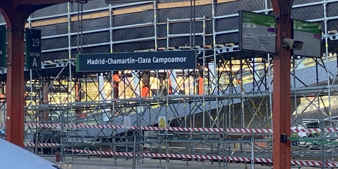 Samsung mejora la experiencia de usuario en las estaciones ADIF con las pantallas OH55