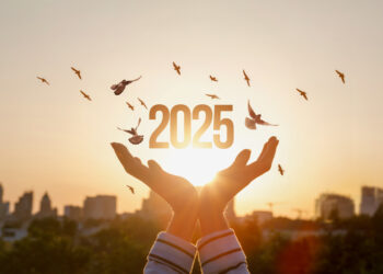 Bienvenido 2025- TPVnews - Felicitación - Año Nuevo - Tai Editorial España