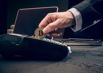 Shift 4- TPVnews - pago criptomonedas - Tai Editorial España