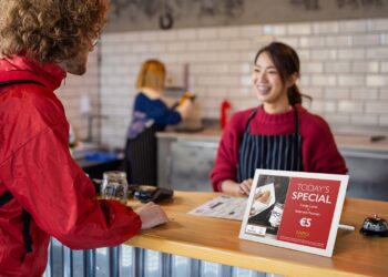 Samsung reinventa la señalización en el punto de venta con la pantalla Color E-Paper de 13”