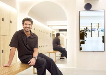 Maxi Iglesias elige la tecnología de Samsung para ofrecer una experiencia visual prémium en su gimnasio