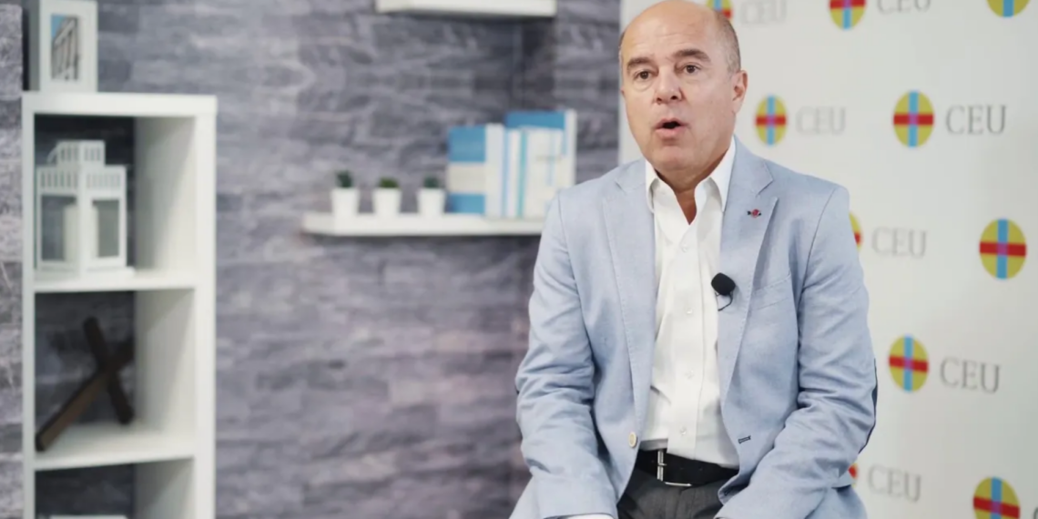 LG facilita las clases en la modalidad de doble presencialidad en la Universidad CEU San Pablo